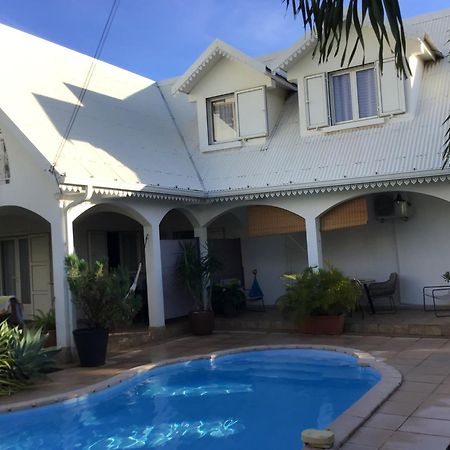 Studio Cosy Avec Piscine Dans Une Villa Saint-Denis Eksteriør billede