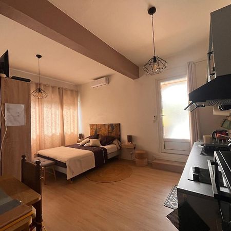 Studio Cosy Avec Piscine Dans Une Villa Saint-Denis Eksteriør billede