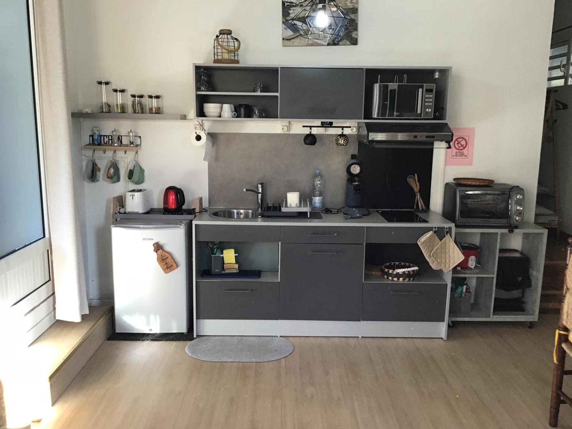 Studio Cosy Avec Piscine Dans Une Villa Saint-Denis Eksteriør billede