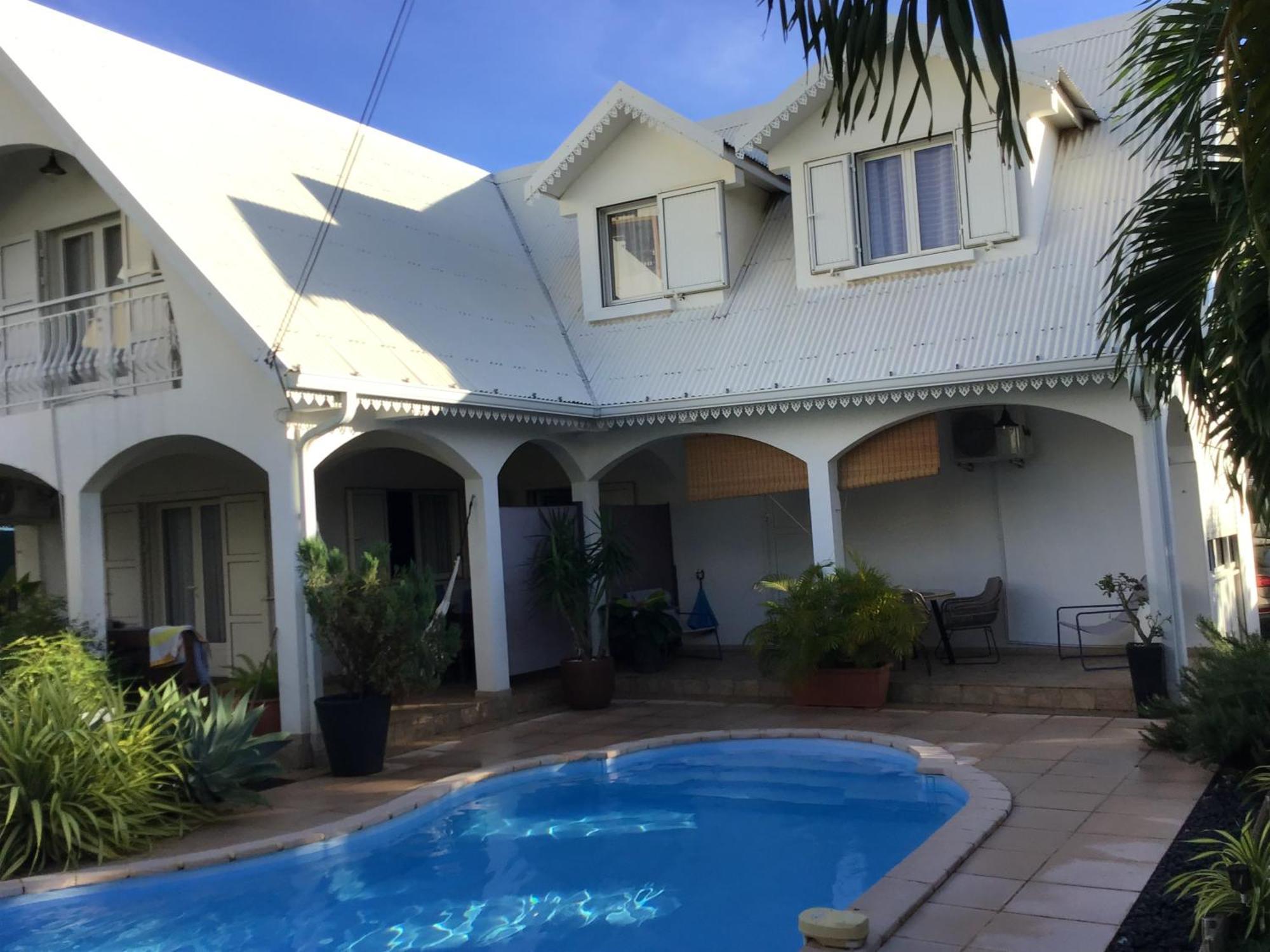 Studio Cosy Avec Piscine Dans Une Villa Saint-Denis Eksteriør billede