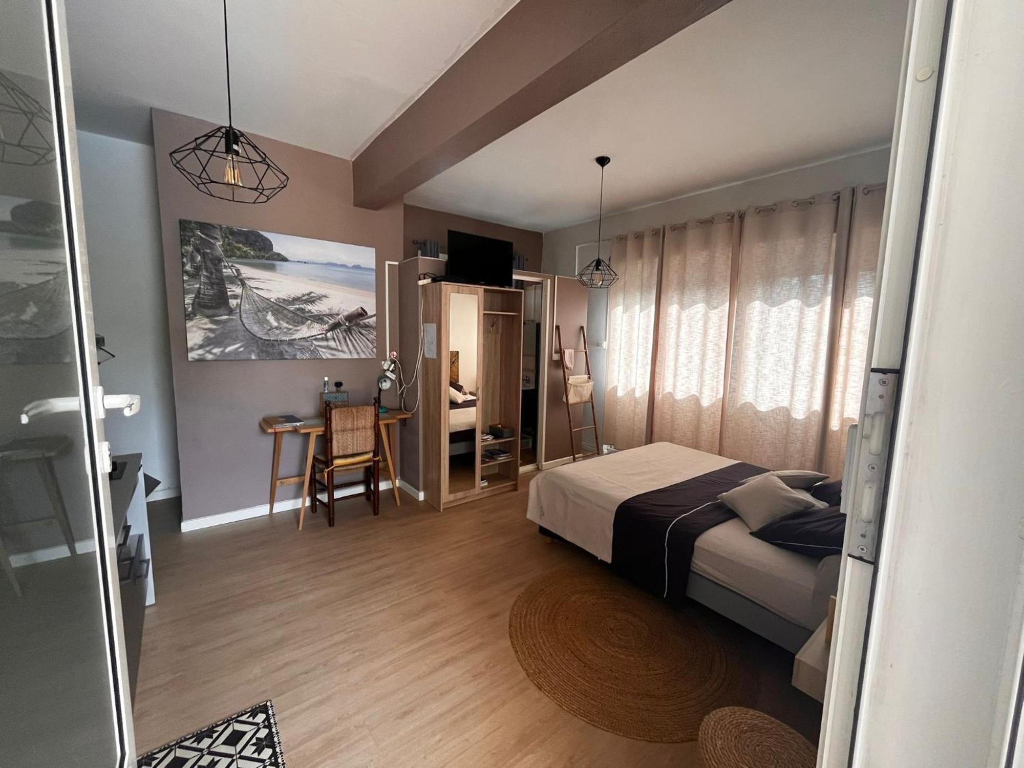 Studio Cosy Avec Piscine Dans Une Villa Saint-Denis Eksteriør billede